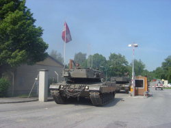 Letzte Kampfpanzer verlassen Kasernentor - Foto: BMLV