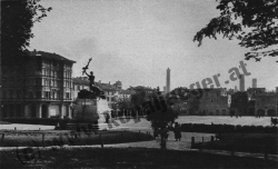 Die Piazza VIII. Agosto in BOLOGNA mit dem 1903 errichteten Denkmal