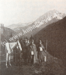 Der Interimskommandant der Kopaljäger, Hauptmann FRITZ, mit seinen Offizieren auf dem Marsch zwischen SAN STEFANO und PADOLA. ROST Alfred, die Kopaljäger im 1. Weltkrieg.