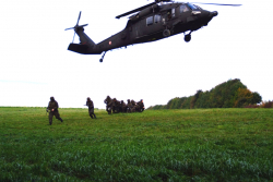 Task Force Blue Eagle landet über Langmannersdorf bei Hasendorf an