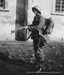 Jäger in Kampfausrüstung um 1934/35 - Copyright Sammlung Clemens ELLMAUTHALER, MA